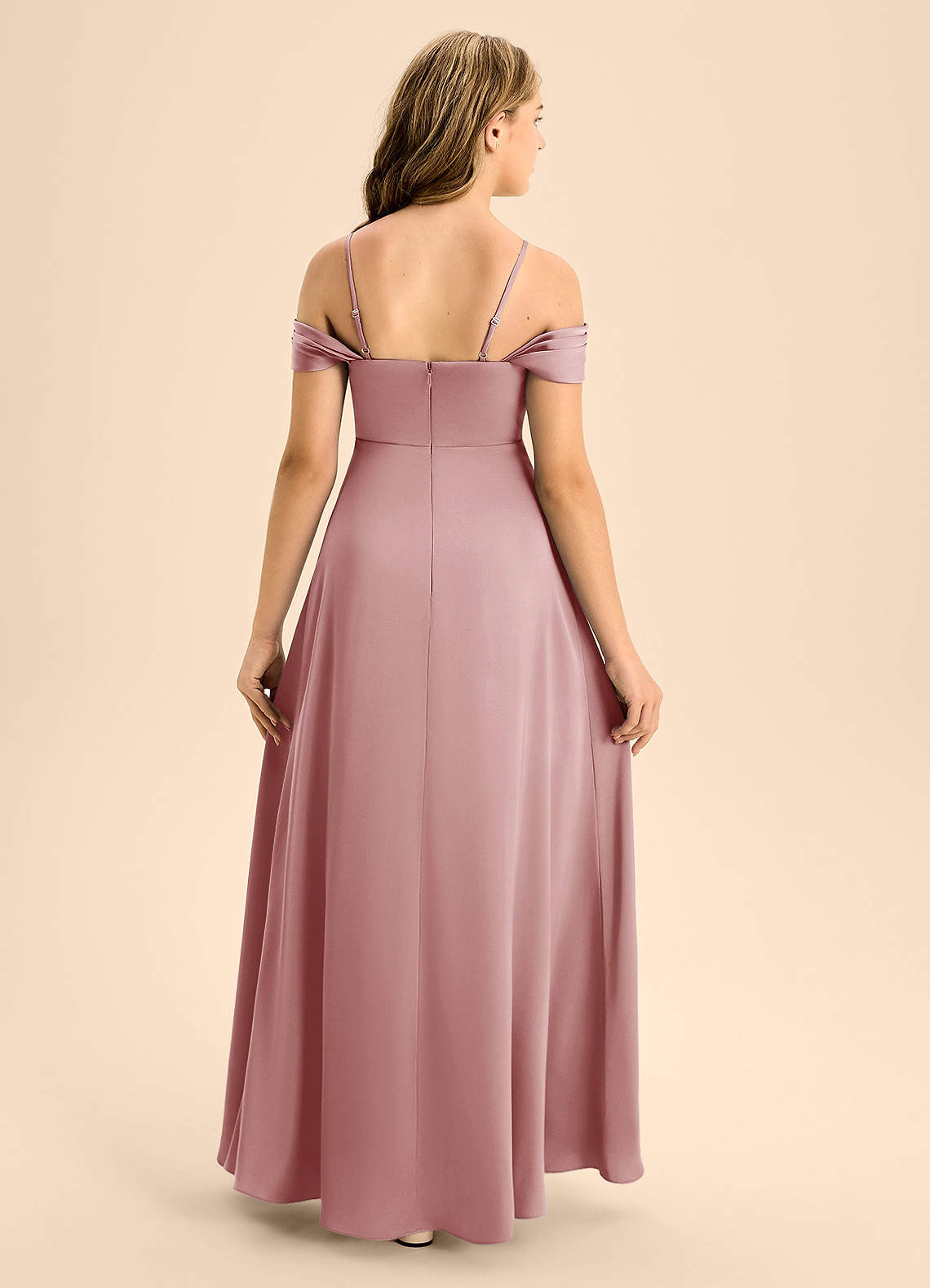 Azazie Anselie Junior Vestido de Rosa Polvorienta de Satén Elástico de Corte En A con Vestidos sin tirantes image1