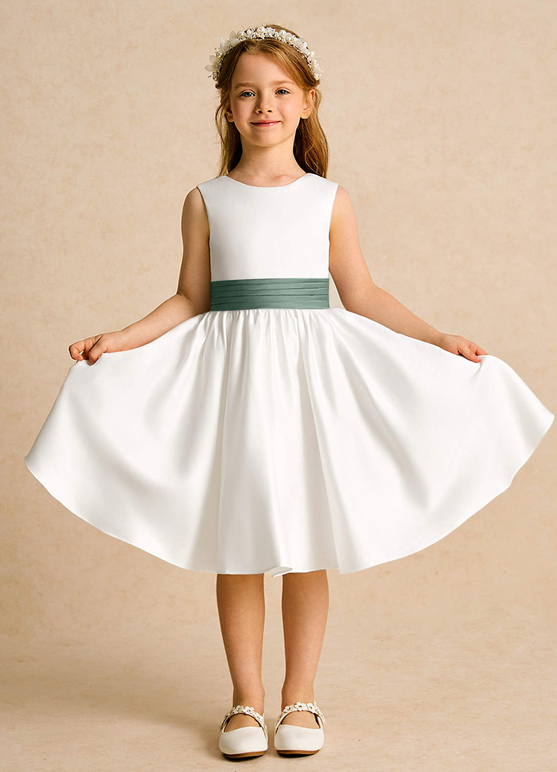 Azazie Sosie Blumenmädchenkleider A-Linie Plissee Matte Satin Kleid Elfenbein Eukalyptus image1