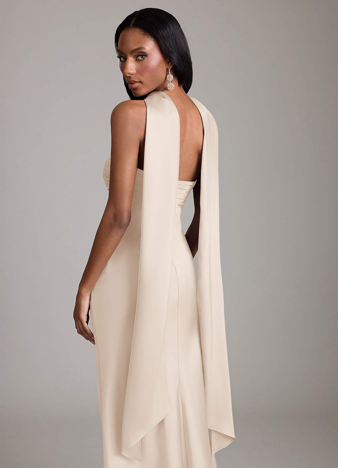 Azazie Saylor Vestidos de damas de honor Vestido de Alabastro Blanco de Satén Elástico de Corte Sirena con Sin tirantes image6