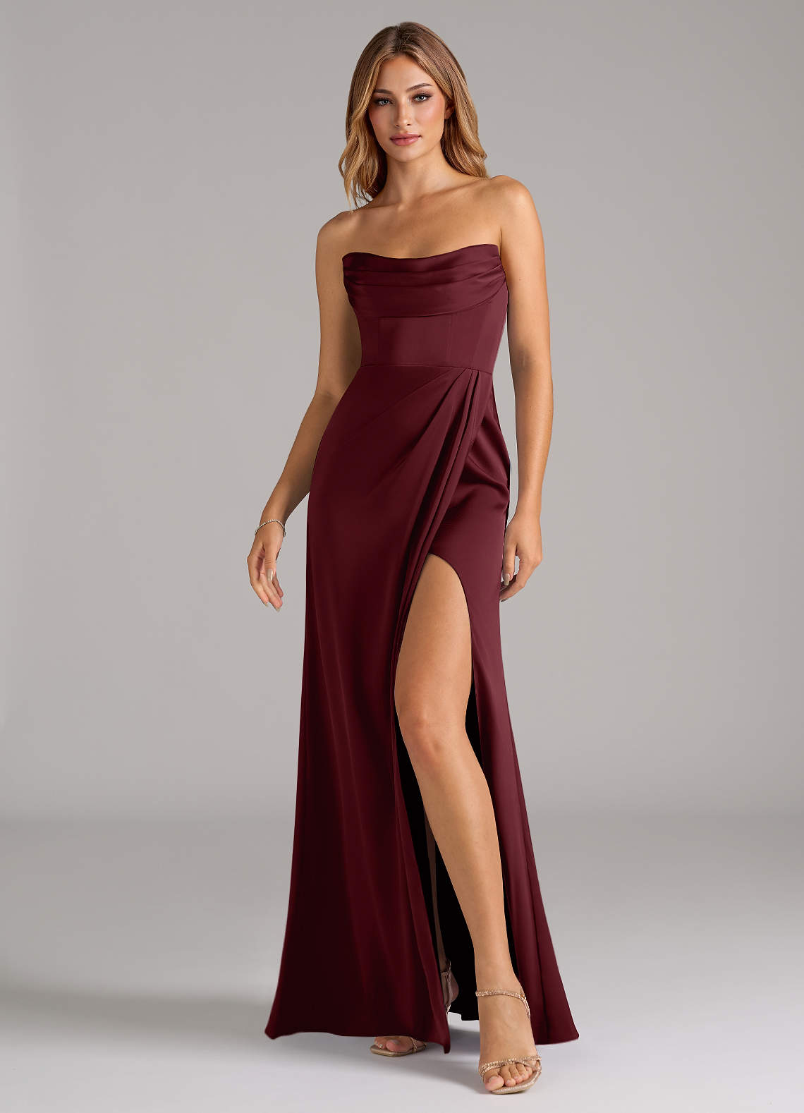Azazie Johana Robes de demoiselle d'honneur Robe Sirène Convertible en Satin extensible Épaule décolletée Cabernet image5