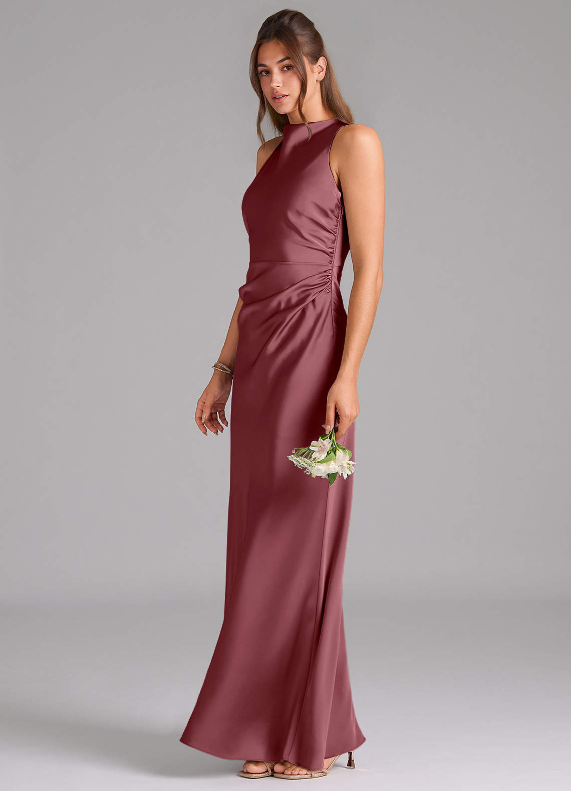 Azazie Evadne Robes de demoiselle d'honneur Robe Trapèze en Satin extensible Plissée Rose Du Désert image1
