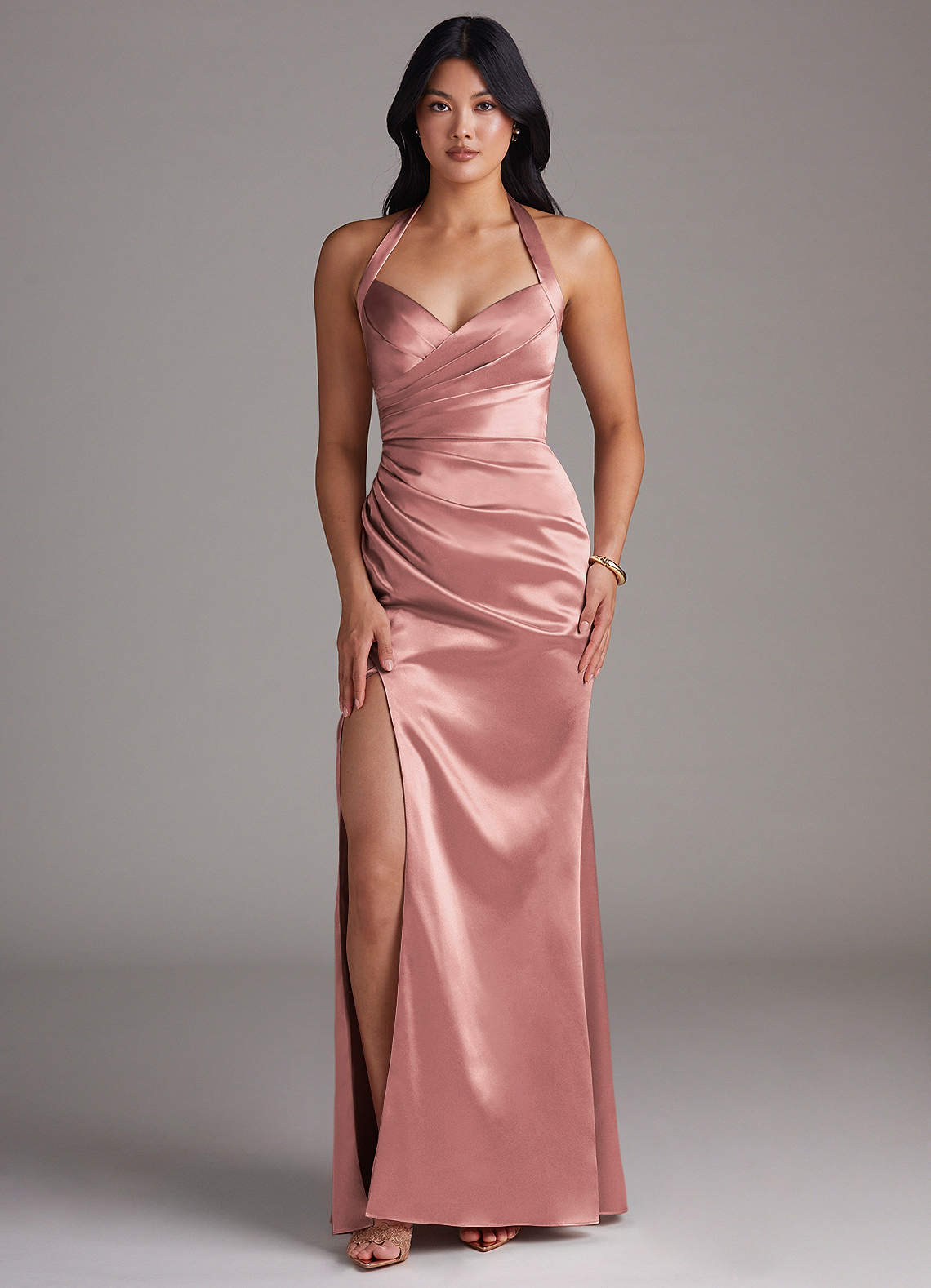 Azazie Emeria Vestidos de damas de honor Vestido de Rosa Polvorienta de Satén Metálico de Corte Recto con Corte Lateral image1