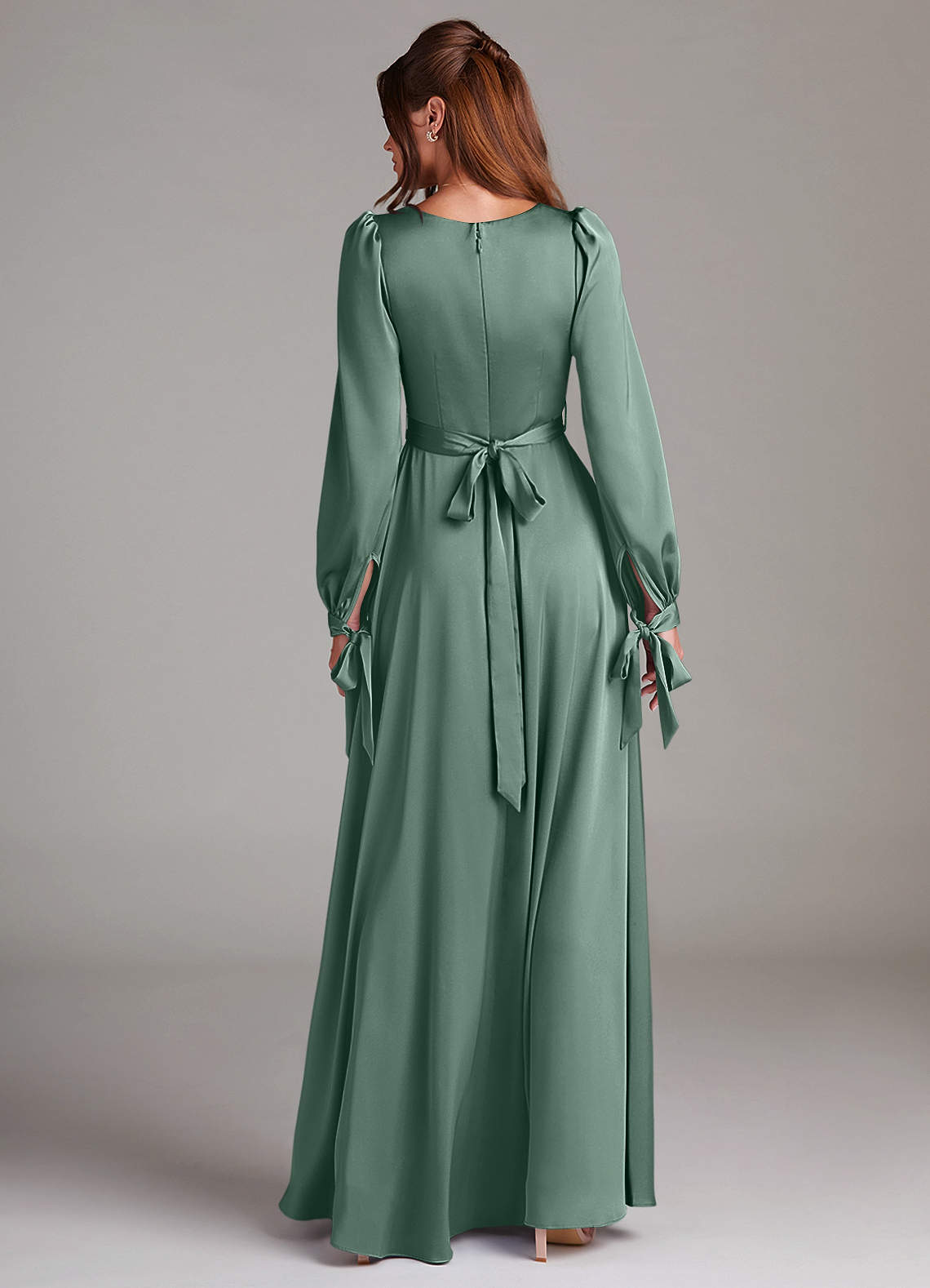 Azazie Leonia Robes de demoiselle d'honneur Robe Trapèze en Satin extensible Manche longue Eucalyptus image1