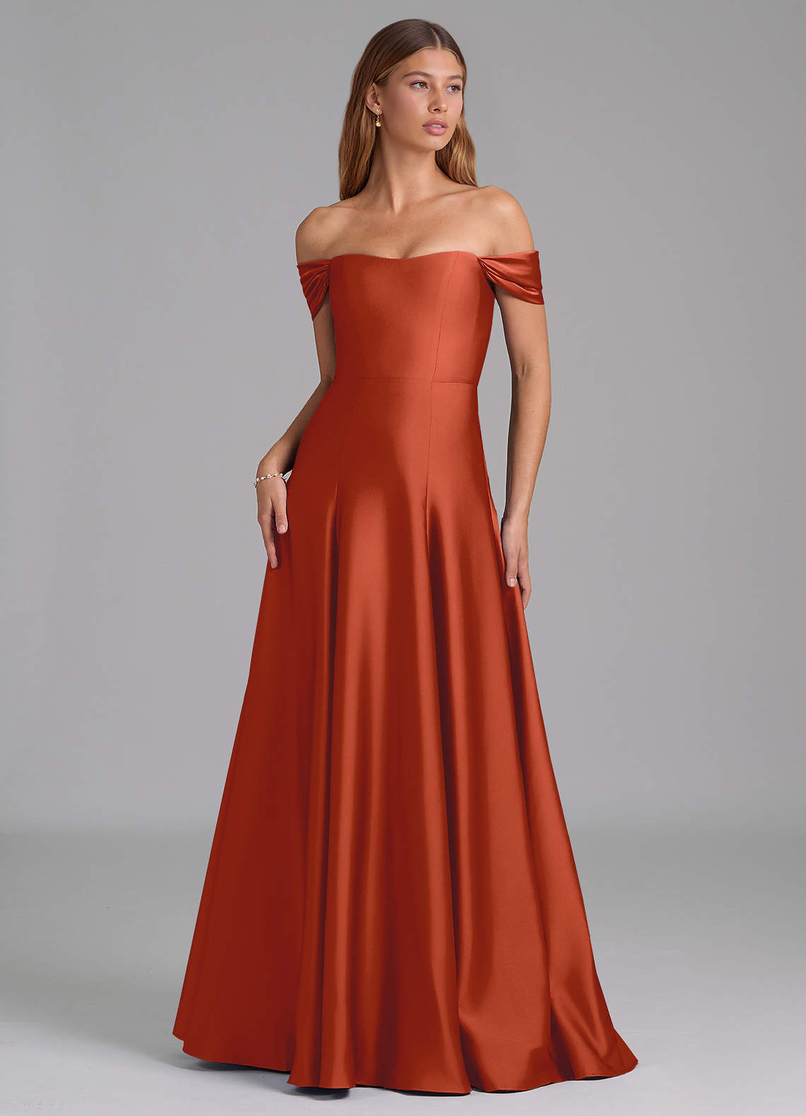 Azazie Seriana Vestidos de madrinha de casamento Vestido Ferrugem de Cetim elástico de Linha A com Fora do ombro image1