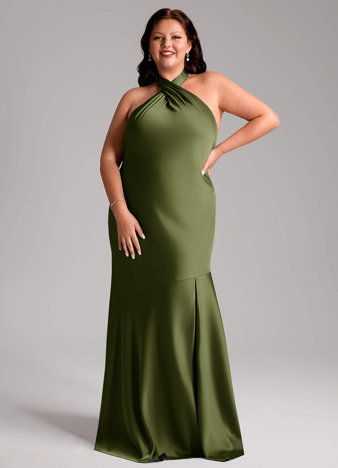 Azazie Lorena Robes de demoiselle d'honneur Robe Sirène en Satin extensible Plissée Olive image1