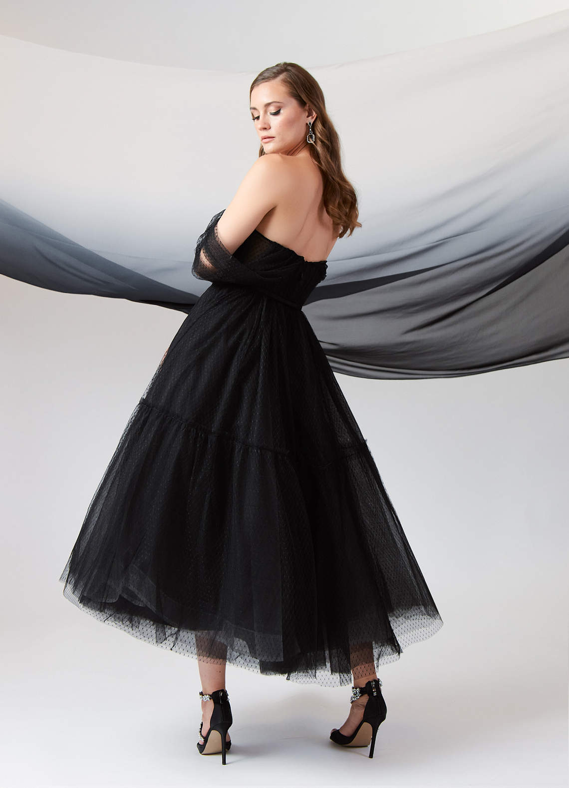 Azazie Vienna Abiti da Sposa Abito A-Line in Tulle a Spalla Scoperta Nero image4