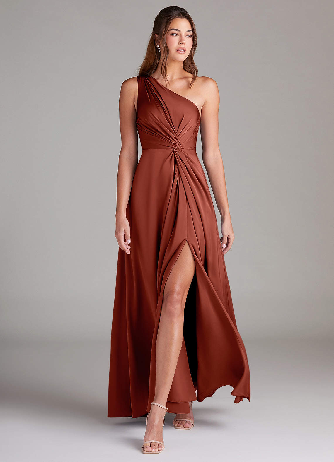 Azazie Brooke Vestidos de madrinha de casamento Vestido Terracota de Cetim elástico de Linha A com Um ombro image2