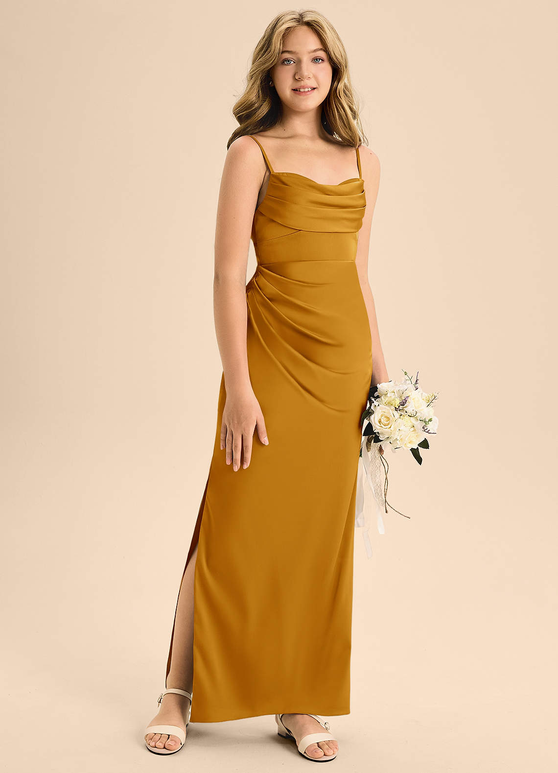 Azazie Mai Junior Robe Trapèze en Satin extensible Encolure en Forme de Cœur Caramel écossais image2