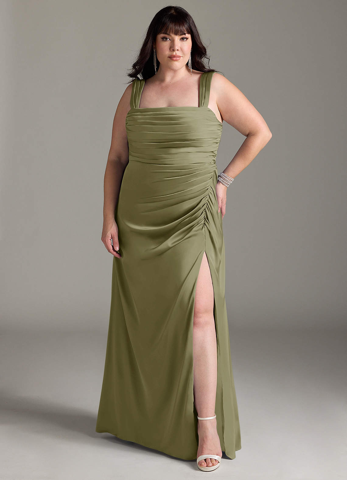 Azazie Jesaphine Vestidos de damas de honor Vestido de Pistacho de Satén Elástico de Corte Recto con Lazo image1