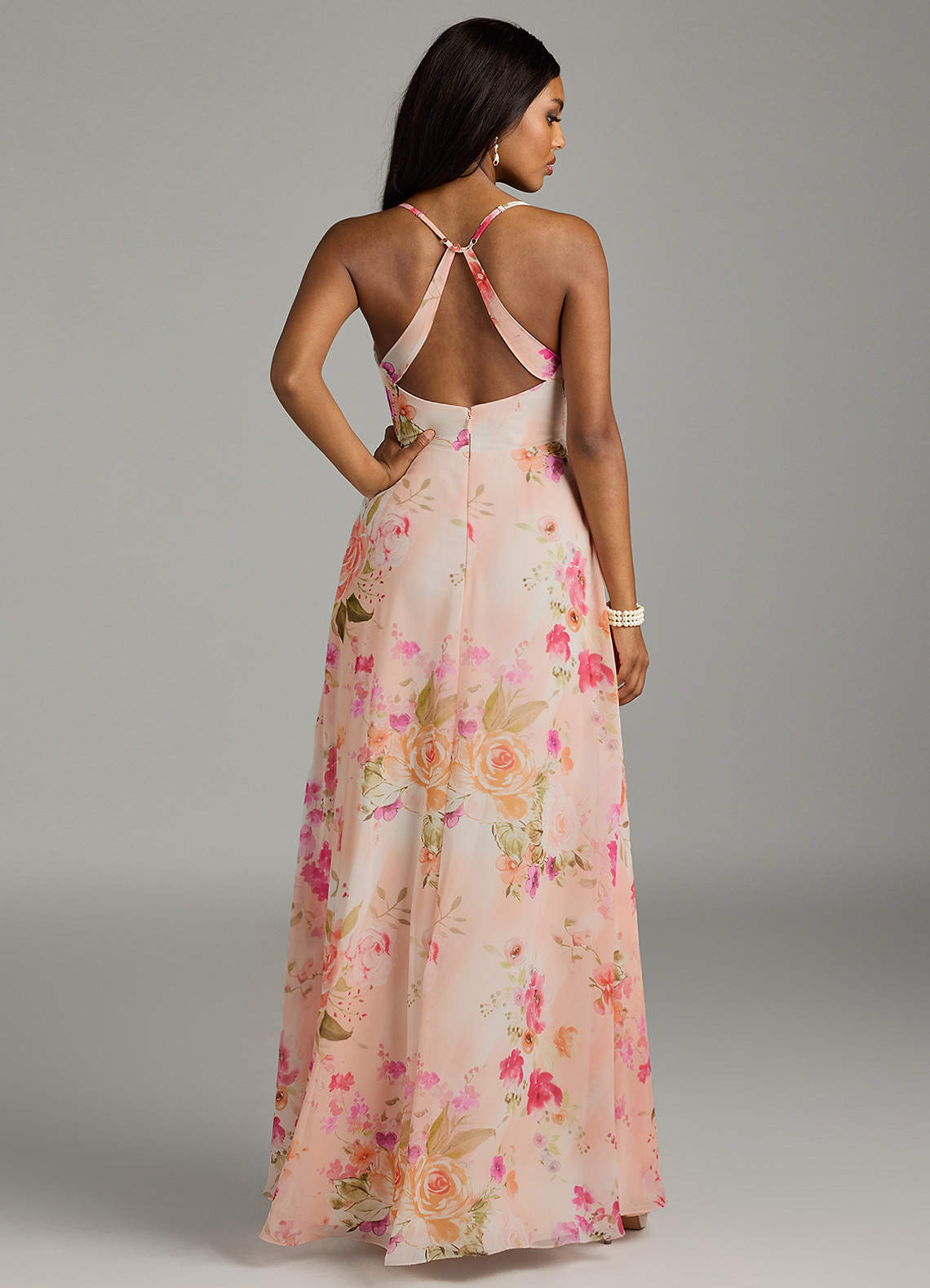 Azazie Davis Essayer des robes à la maison Robe Trapèze en Mousseline de soie Col en V Bouquet Florale Abstrait image2