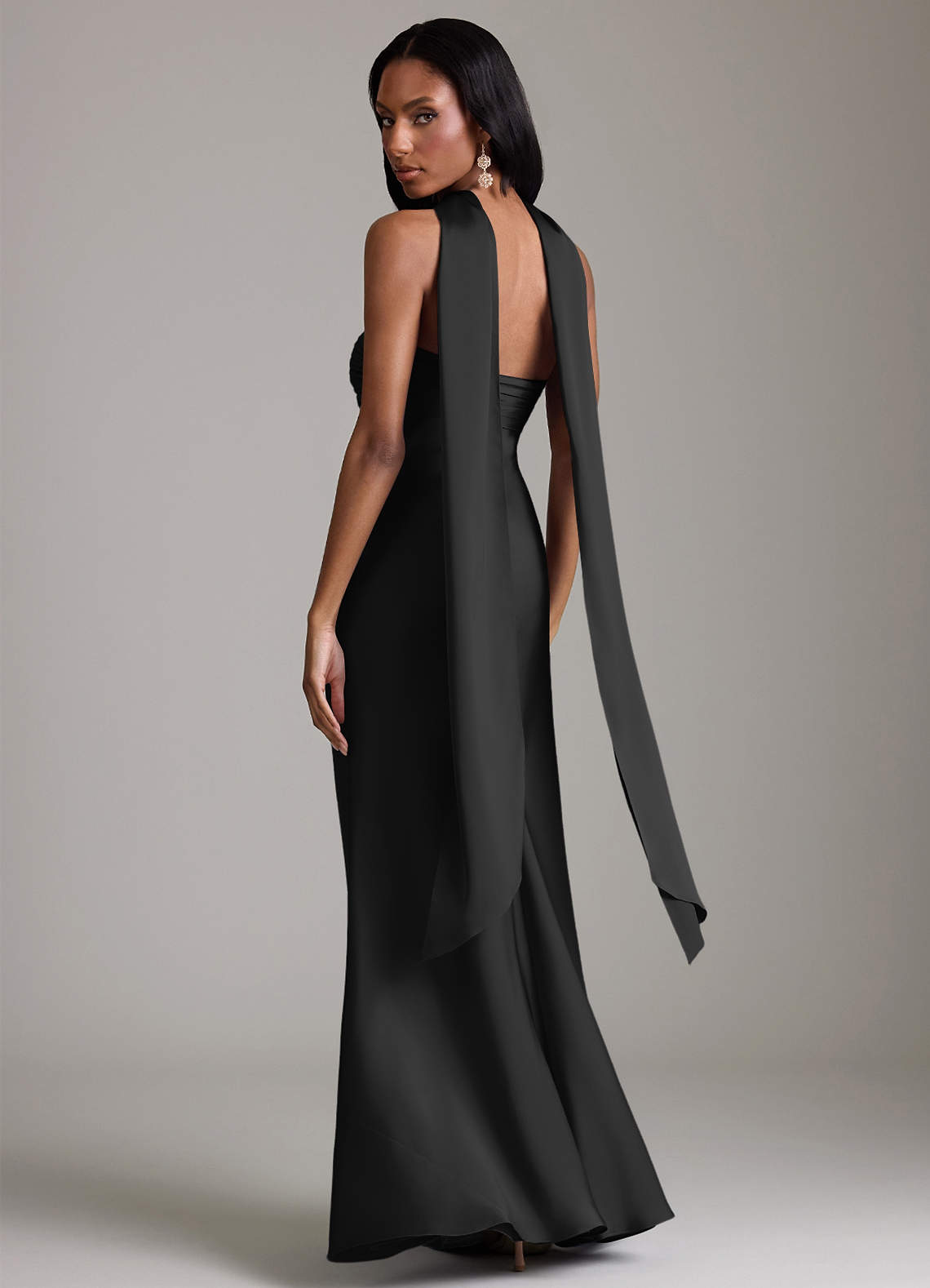 Azazie Saylor Vestidos de damas de honor Vestido de Negro de Satén Elástico de Corte Sirena con Sin tirantes image7