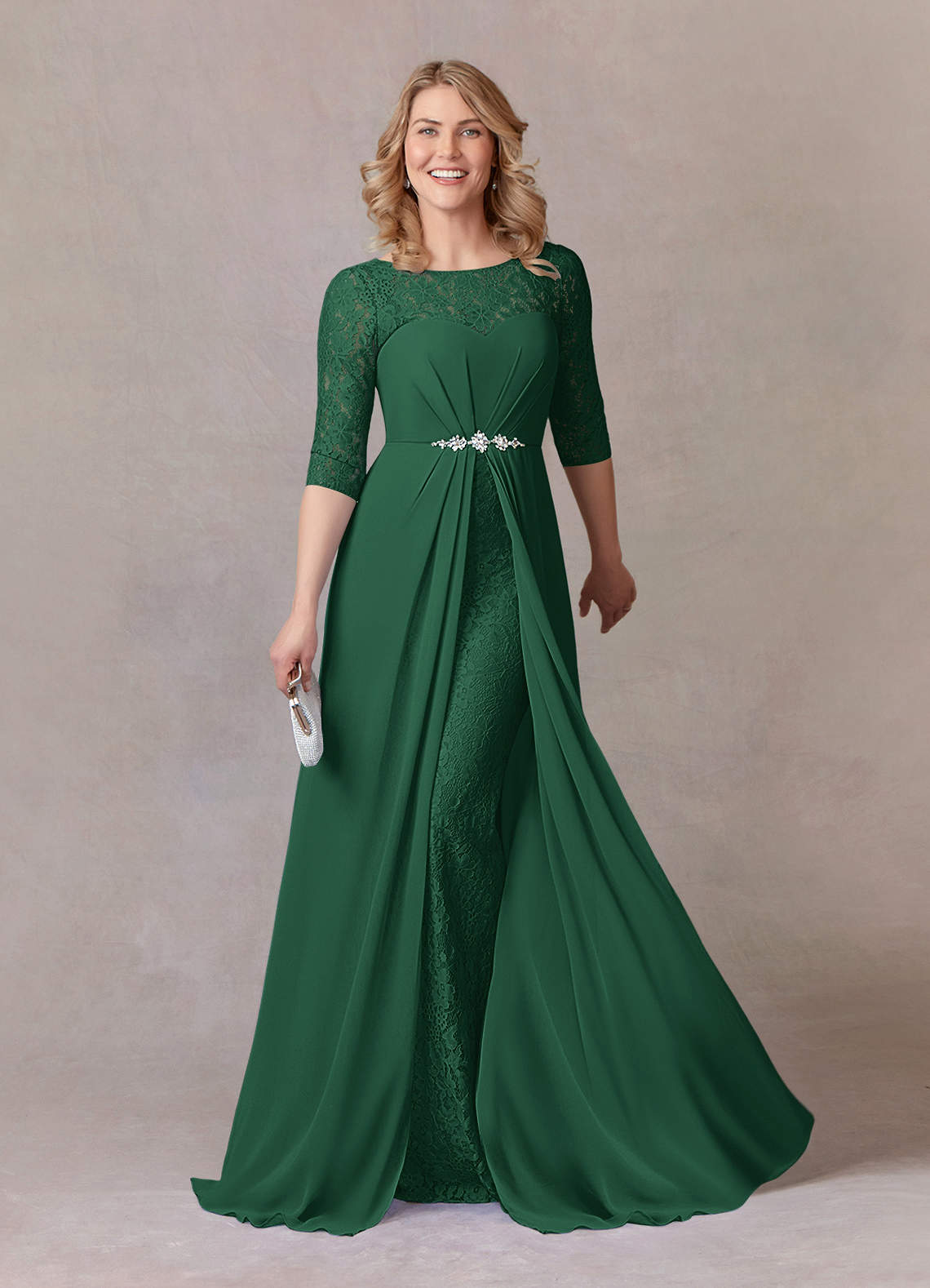Azazie Leonine Mère de la mariée Robes Robe Trapèze en Mousseline de soie Dentelle échancrée Vert Foncé image1