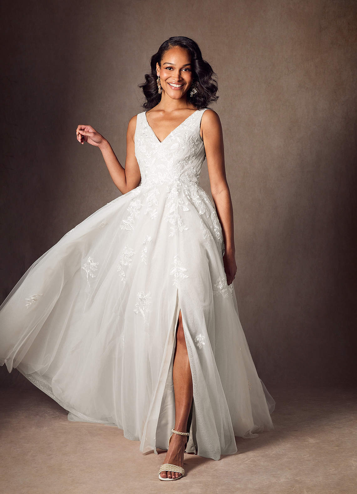 Azazie Joie Vestido Diamante Branco de Tule de Linha A com Lantejoulas |  Azazie, image size:1140x1578