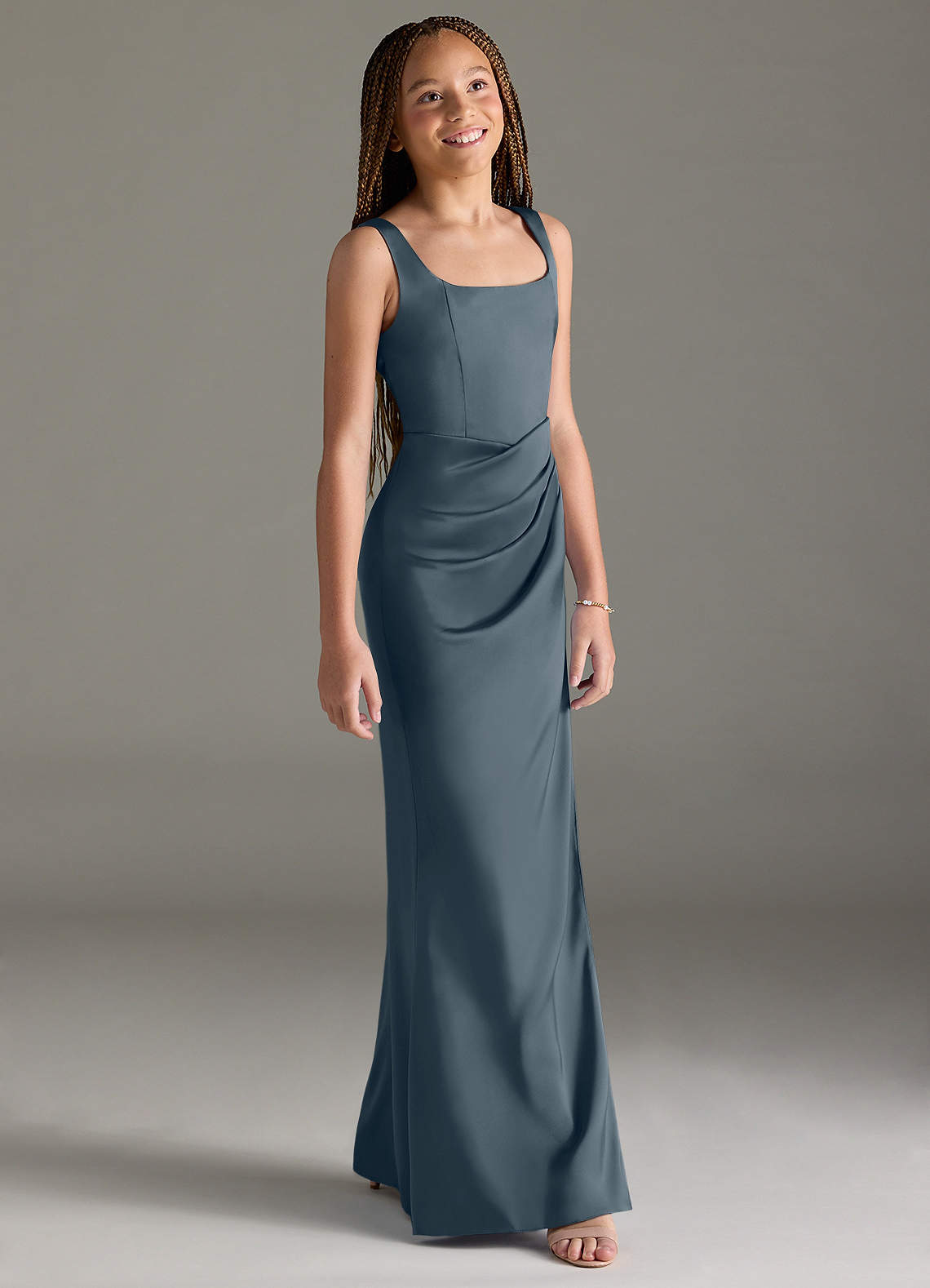 Azazie Mero Junior Vestido de Crepúsculo de Satén Elástico de Corte Sirena con Plisado image2