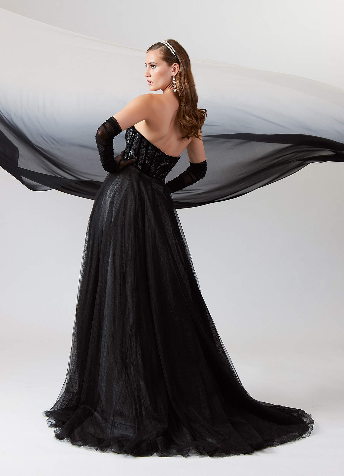 Azazie Persephone Robes de mariée Robe Princesse en Tulle Dentelle Noir Blanc Diamant image1