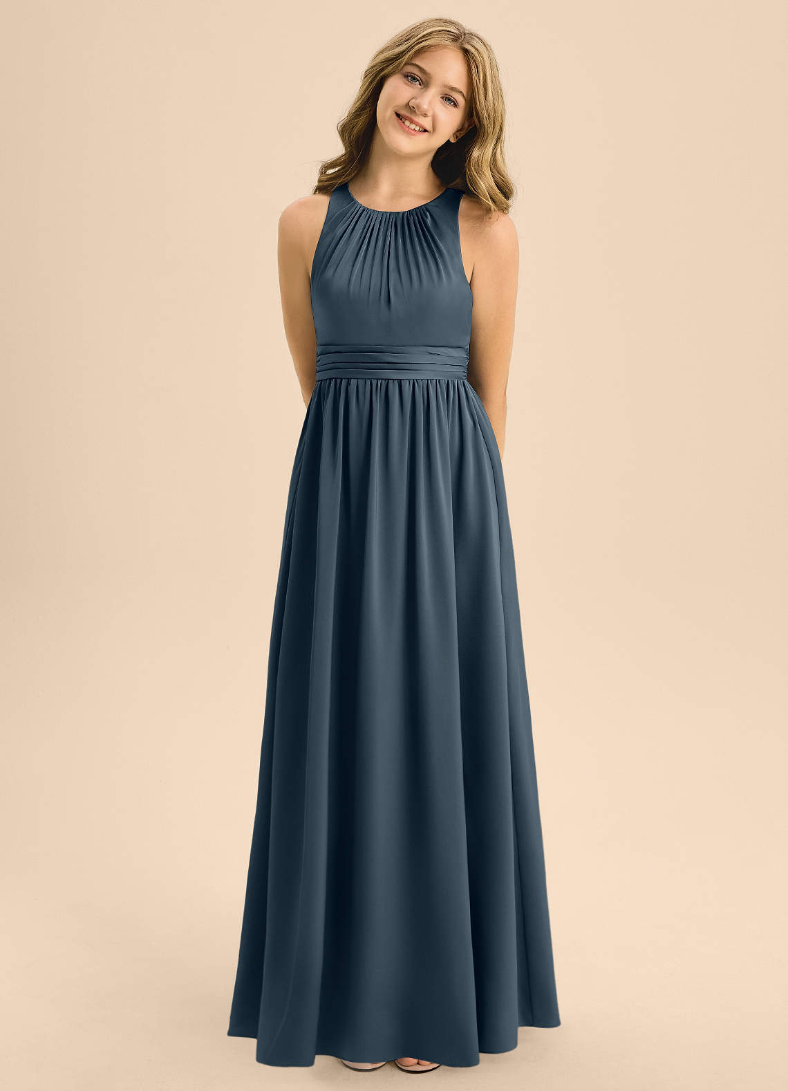 Azazie Jaylah Junior Vestido de Crepúsculo de Satén Elástico de Corte en A con Plisado image4
