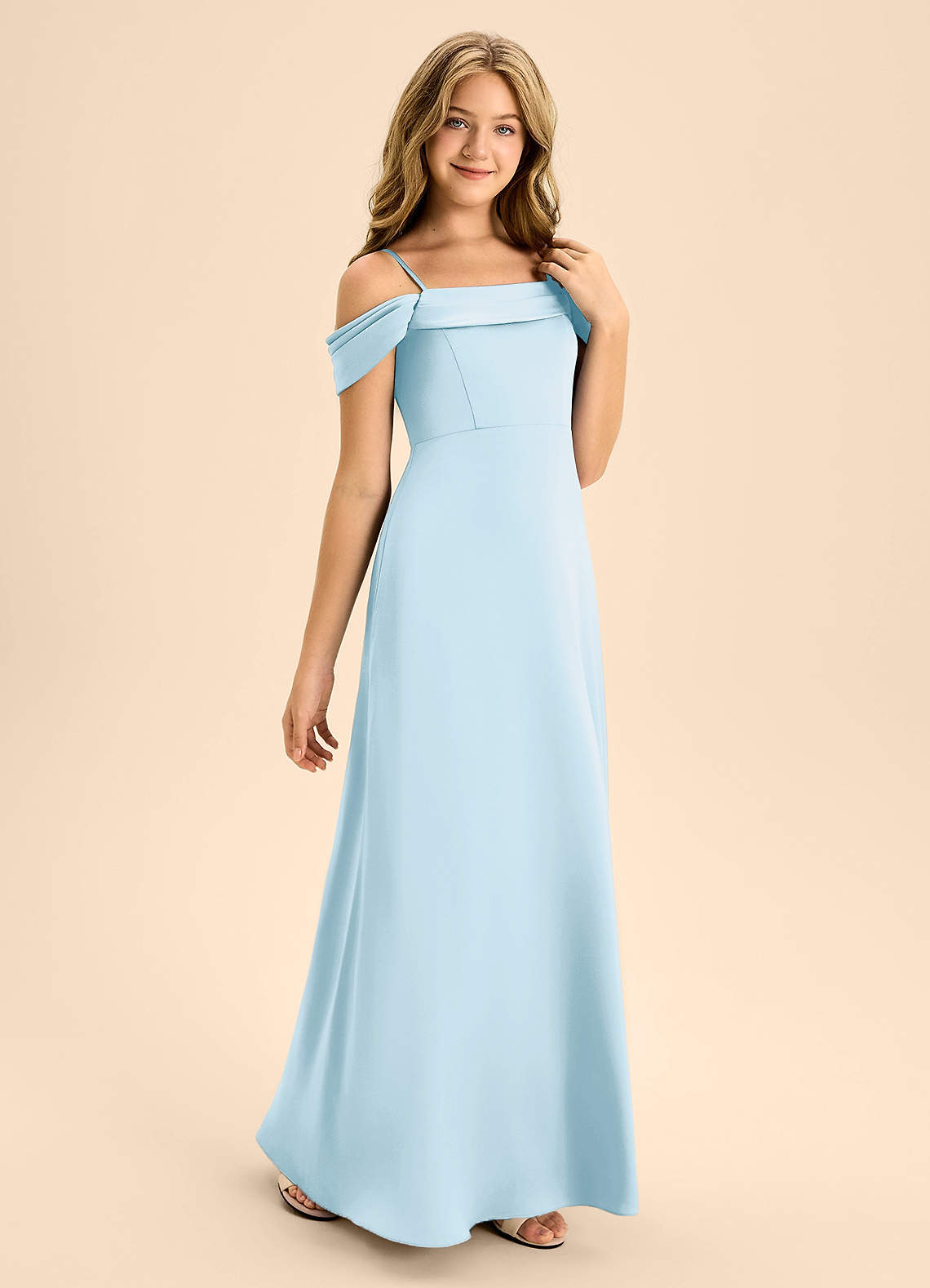 Azazie Anselie Junior Vestido de Azul Cielo de Satén Elástico de Corte En A con Vestidos sin tirantes image4