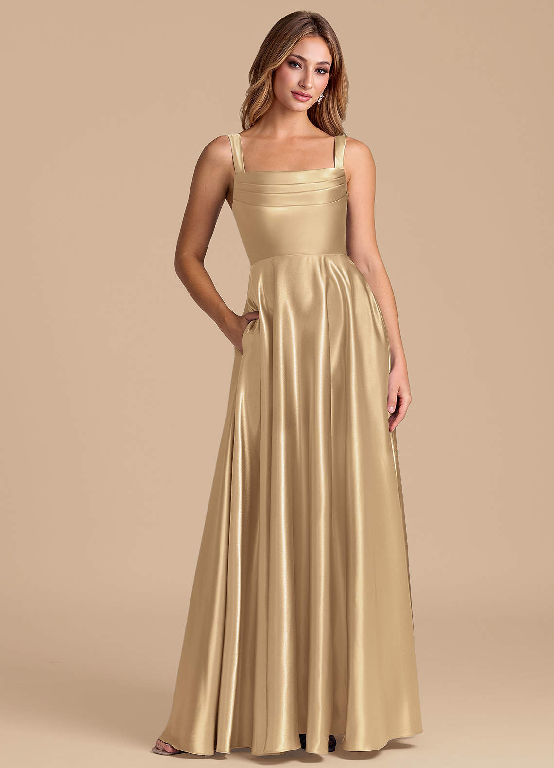Azazie Shaude 신부 들러리 드레스 A라인 주름진 메탈릭 새틴 바닥 길이 드레스 image1