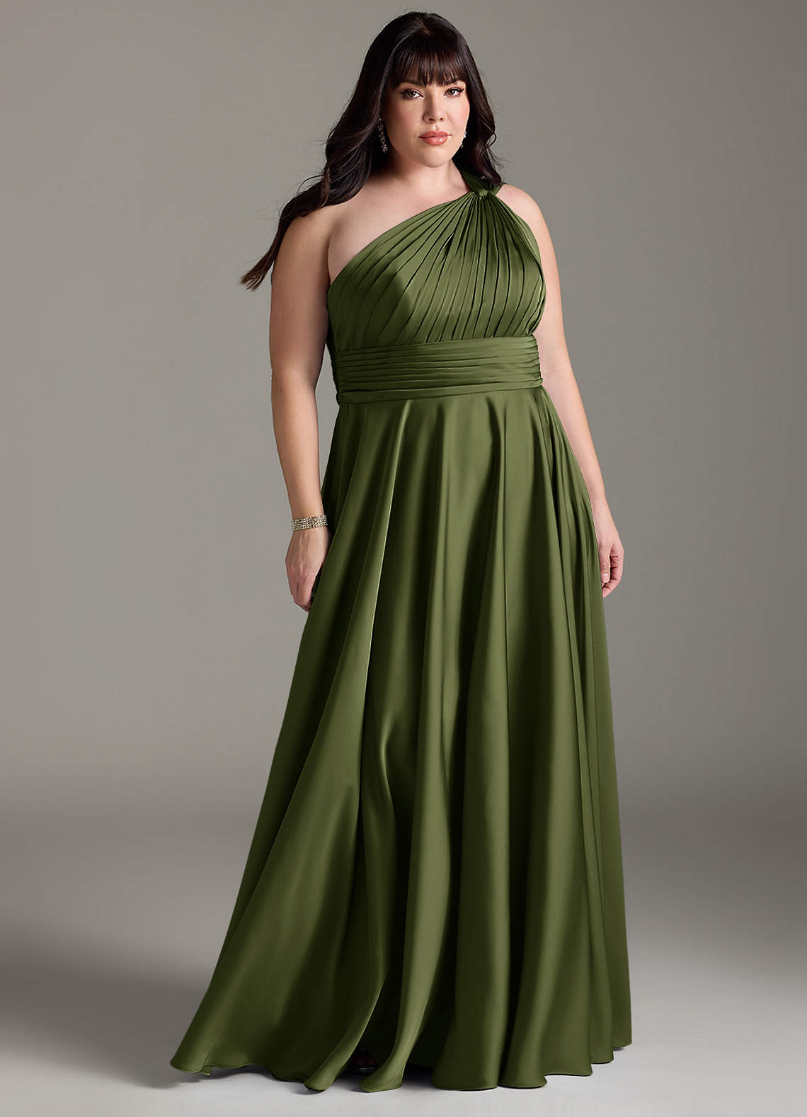 Azazie Charlize Robes de demoiselle d'honneur Robe Trapèze en Satin extensible Asymétrique Olive image1