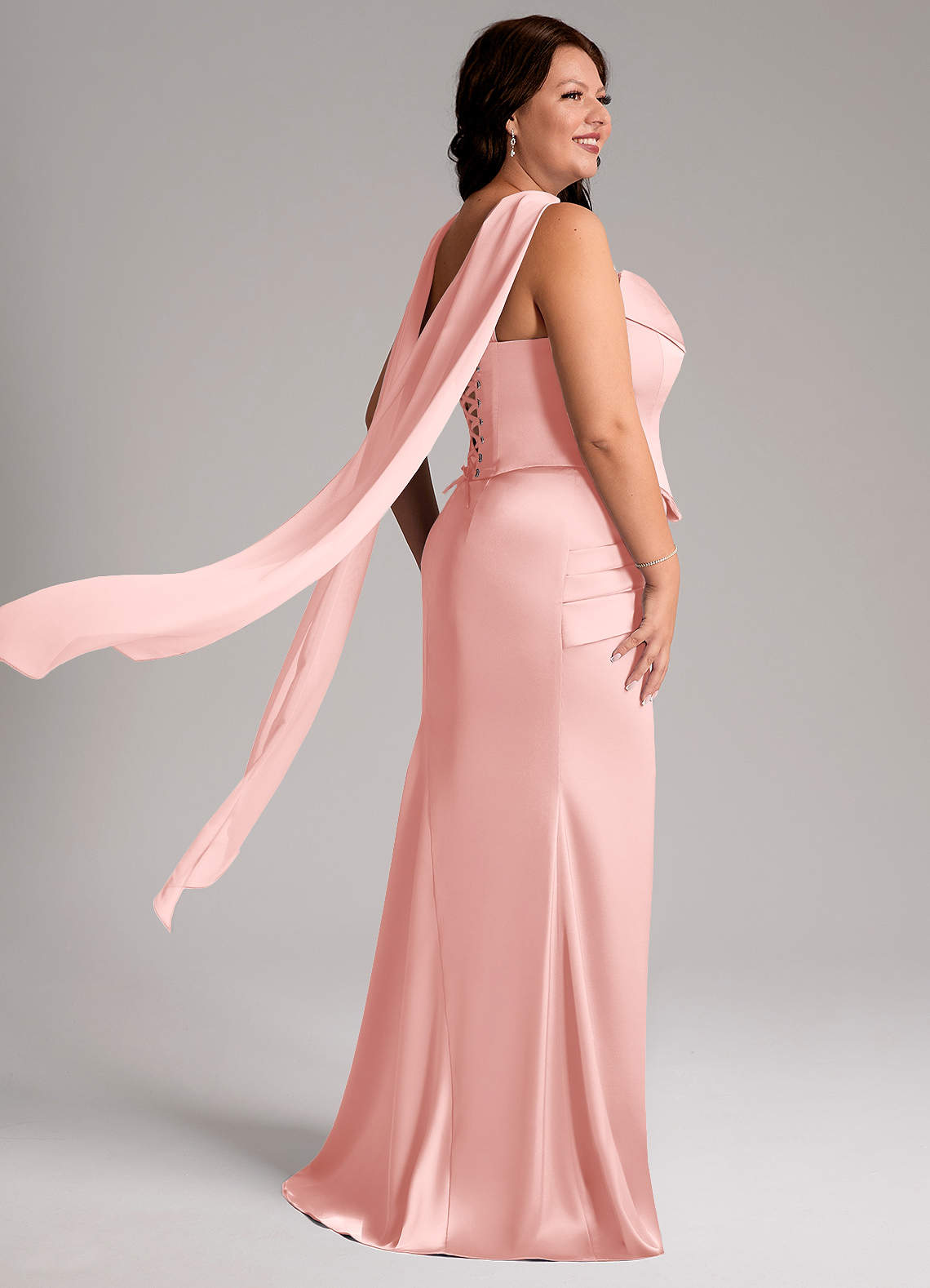 Azazie Sorrel Robes de demoiselle d'honneur Robe Sirène Convertible en Satin extensible Sans bretelles Rose Poudré image7