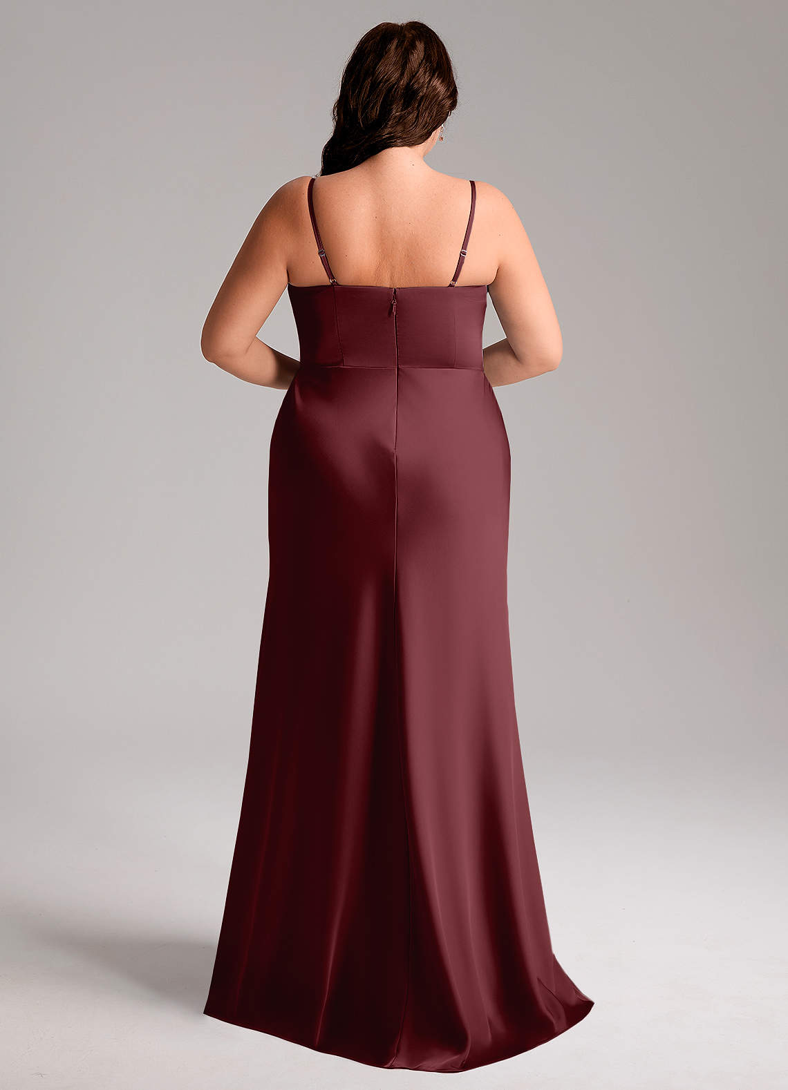 Azazie Lidia Vestidos de damas de honor Vestido de Cabernet de Satén Elástico de Corte Sirena con Corte Lateral image1