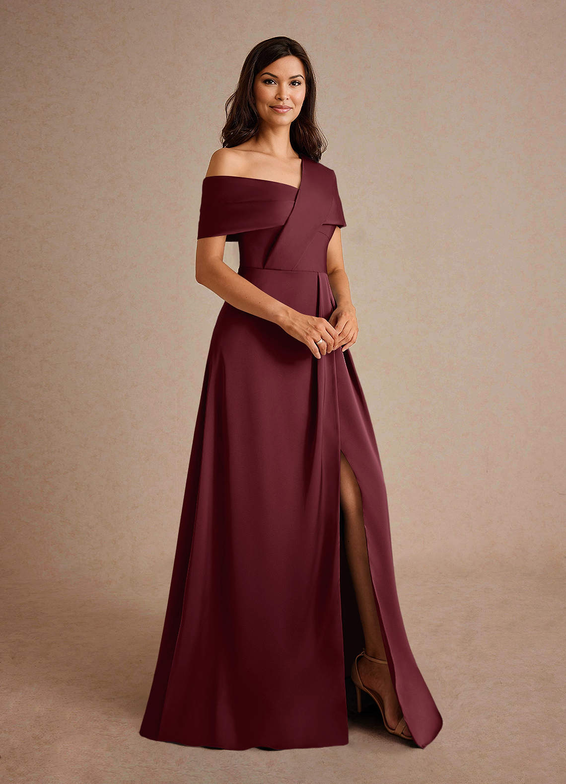 Azazie Milton Abiti per la Madre della Sposa Abito A-Line in Raso Elasticizzato Plissettato Cabernet image5