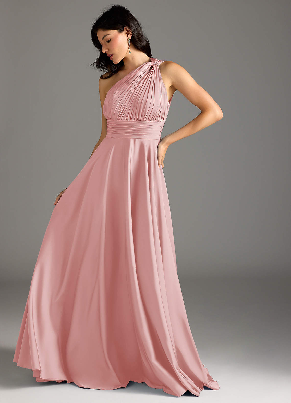 Azazie Charlize Robes de demoiselle d'honneur Robe Trapèze en Satin extensible Une épaule Rose Poudré image4