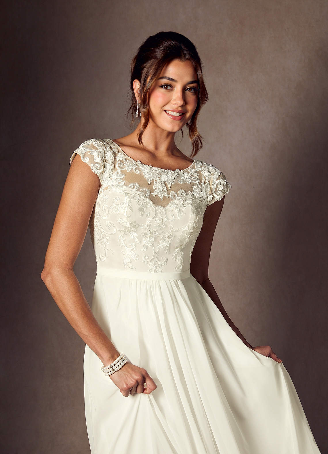 Azazie Brynslee Robes de mariée Robe Trapèze en Mousseline de soie Paillettes Scoop Crème image2