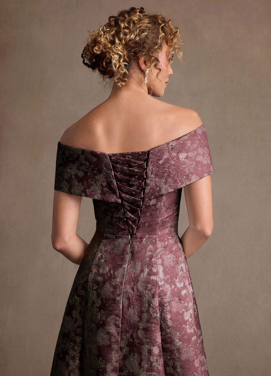 Azazie Harriett Klänningar till brudens mor Klä A-Line i Blommig Jacquard Av axeln Cabernet image5
