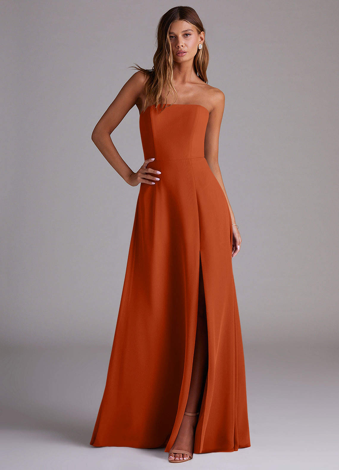 Azazie Wren Essayer des robes à la maison Robe Trapèze Convertible en Mousseline de soie Fente Latérale Auburn image2