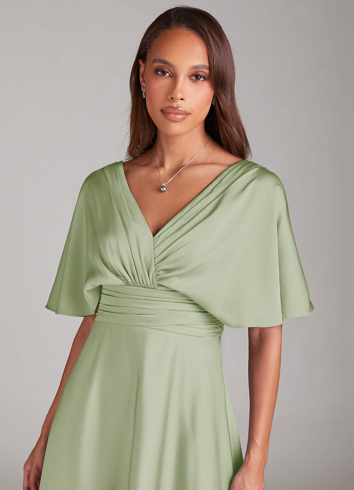 Azazie Pamela Robes de demoiselle d'honneur Robe Trapèze en Satin extensible Plissée Vert Sauge image4