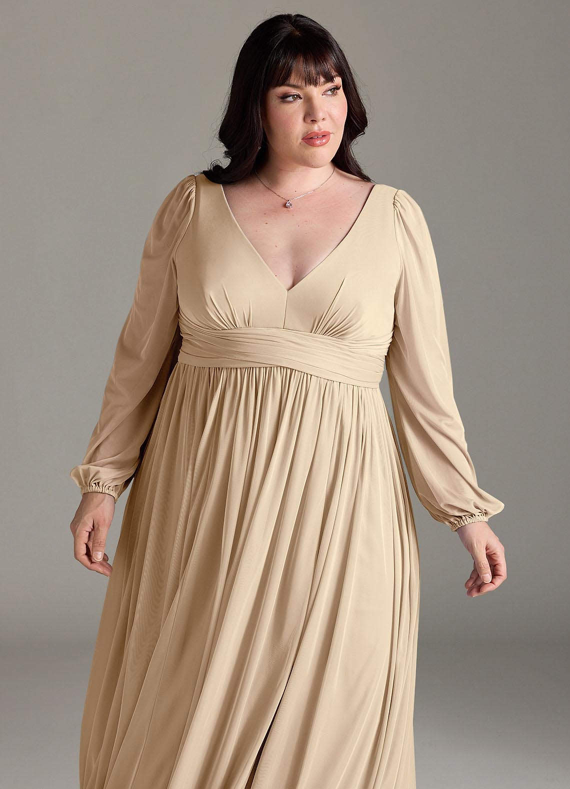 Azazie Norah Abiti da Damigella Abito A-Line in Chiffon con Maniche lunghe e Scollo a V Champagne image11
