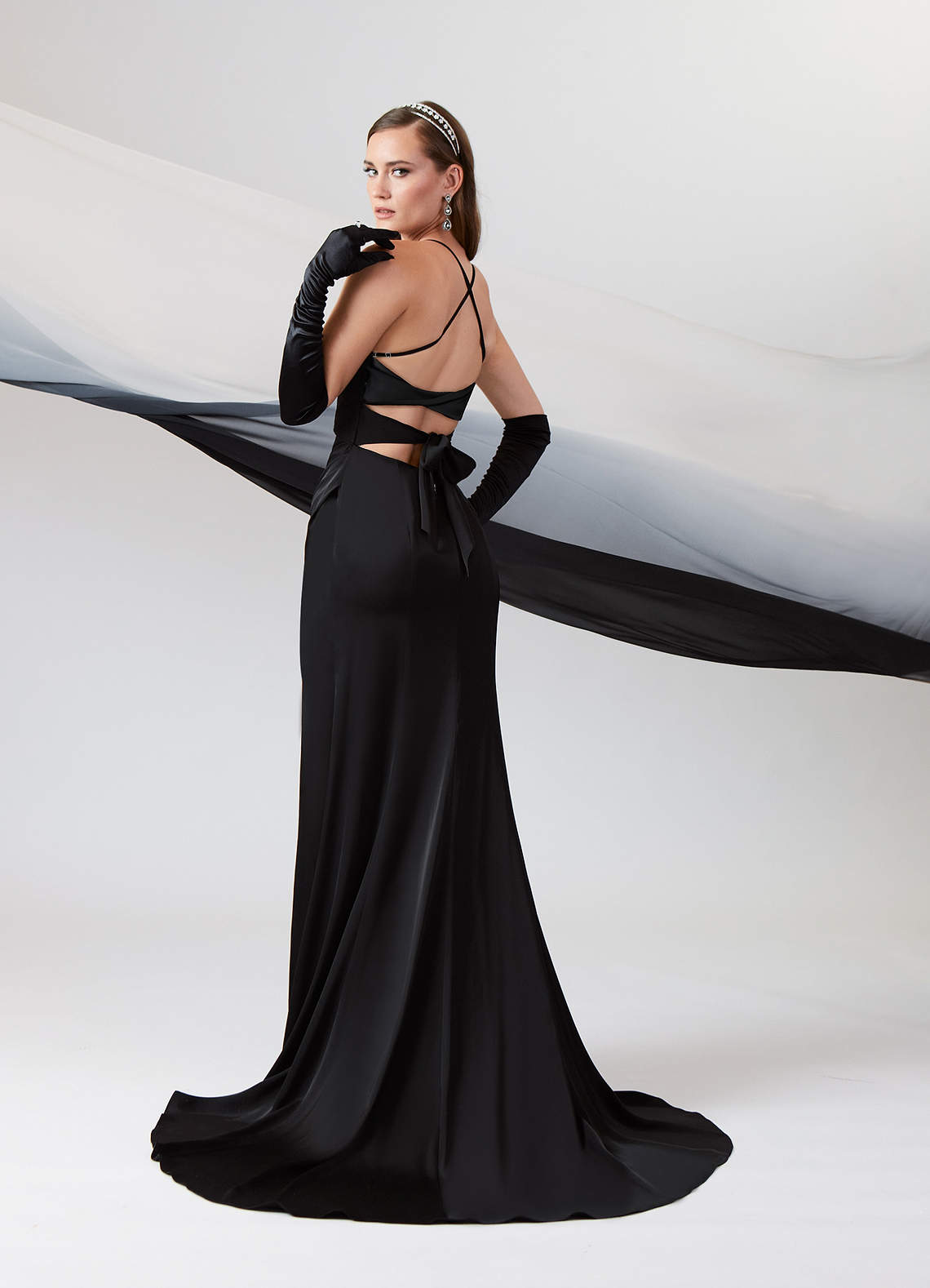 Azazie Kierra Abiti da Sposa Abito Sirena in Raso Elasticizzato Plissettato Nero image6