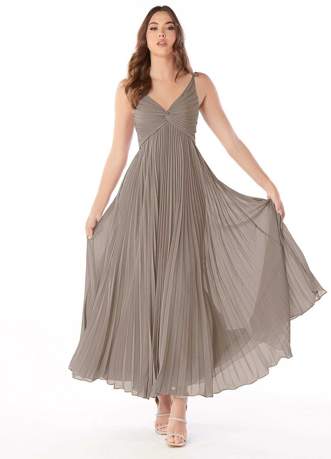 Azazie Raychelle Robes de demoiselle d'honneur Robe Trapèze en Mousseline de soie Col en V Taupe image1