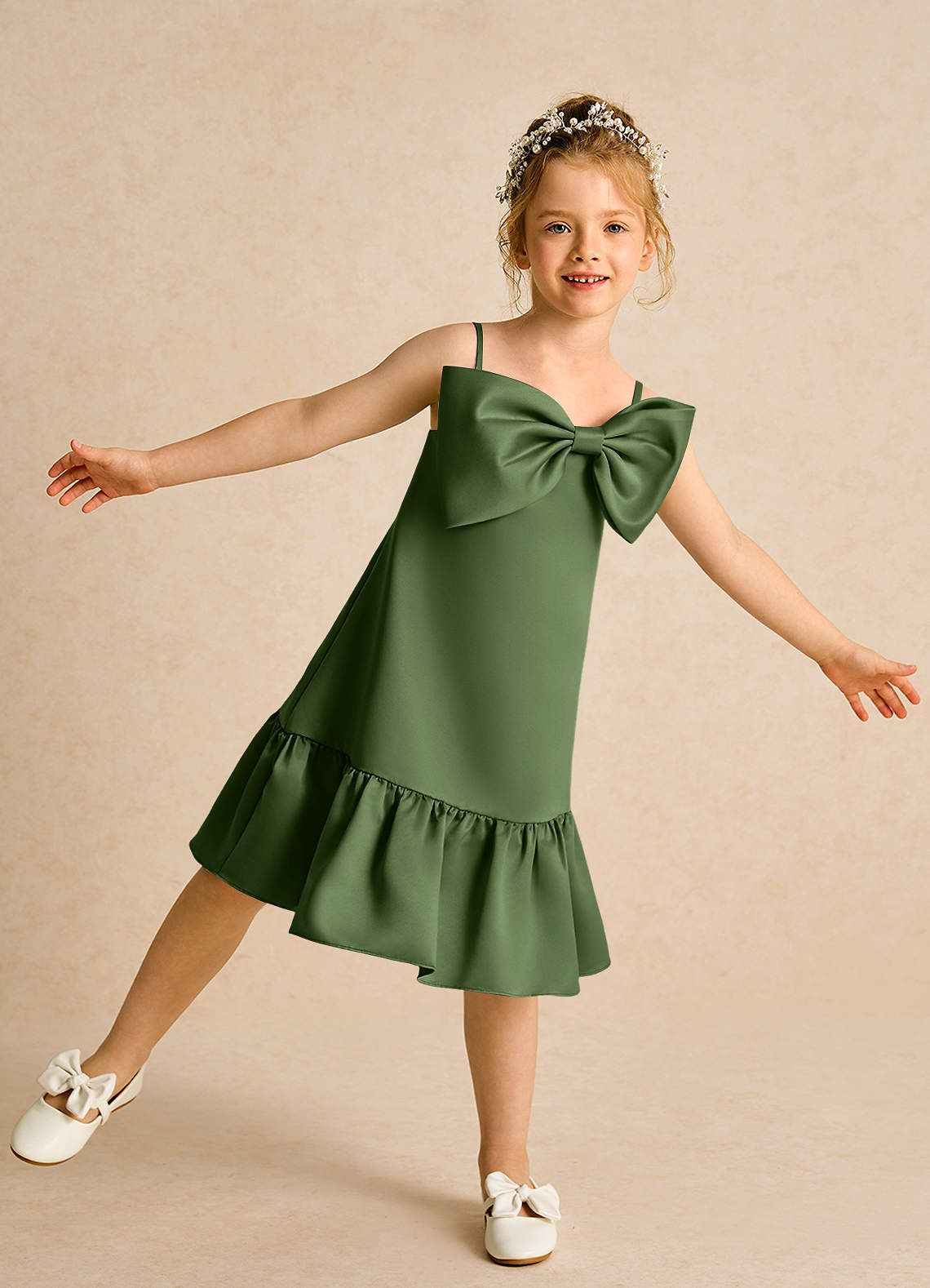 Azazie Kiwi Robe Demoiselle D'honneur Fillette Robe Trapèze en Mat Satiné Bretelle Spaghetti Olive image1