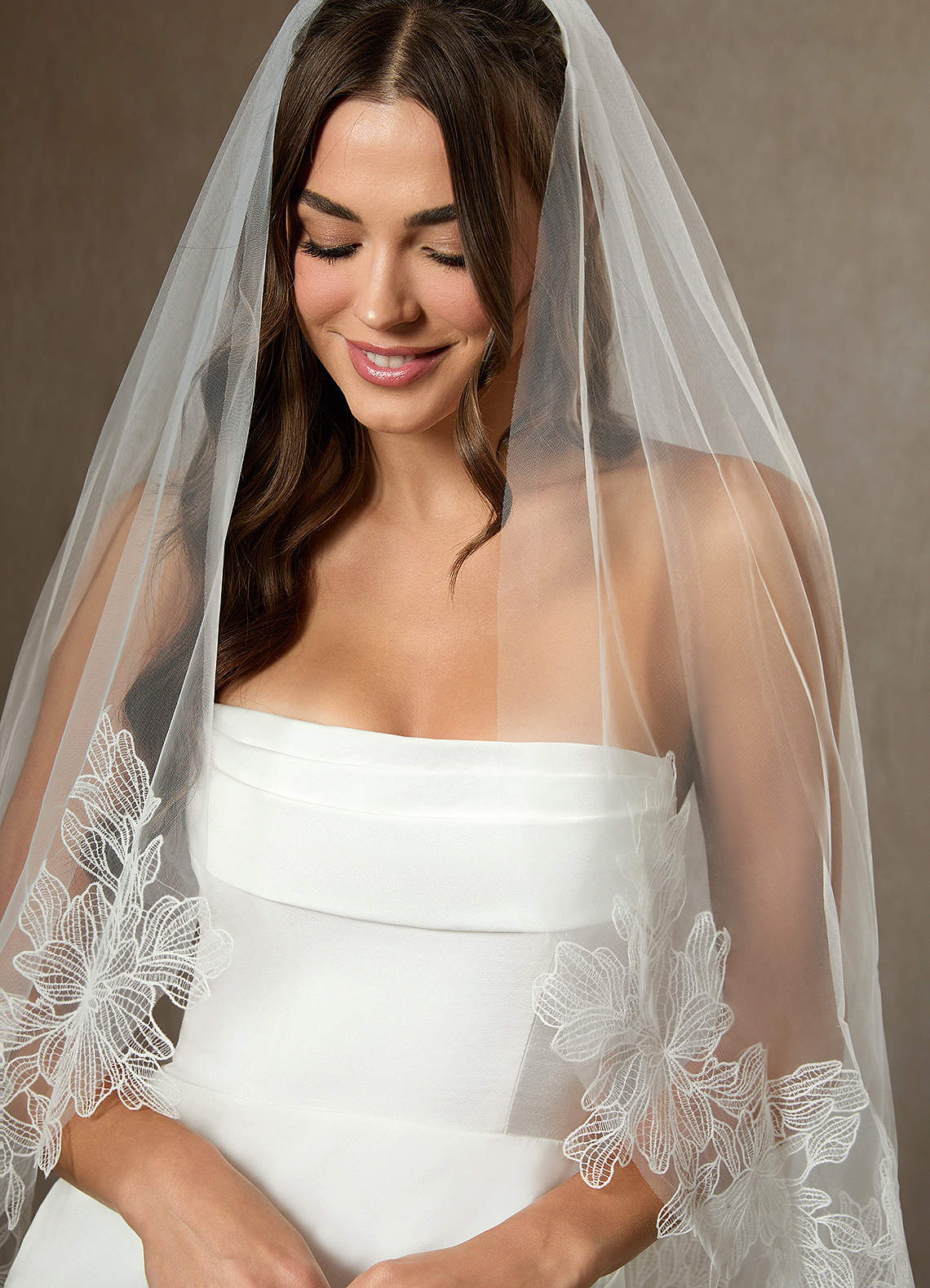 front Embroidered Floral Lace Hem Fingertip Length Veil