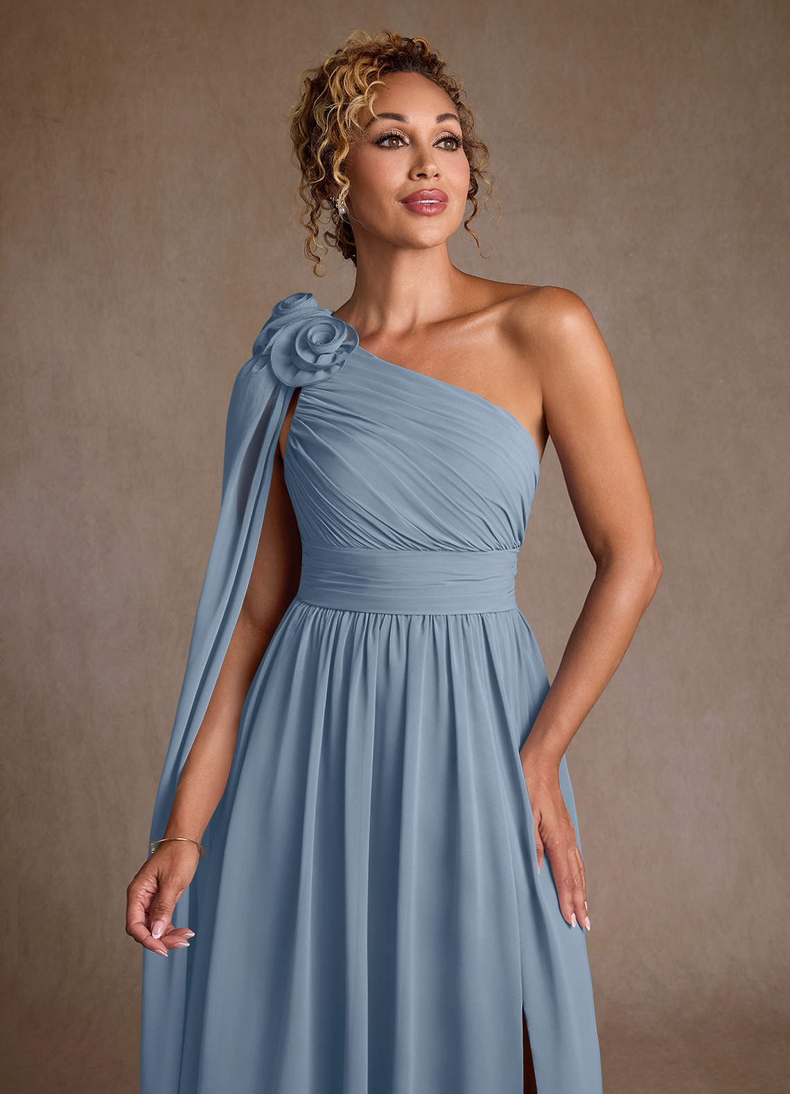Azazie Lancaster Mère de la mariée Robes Robe Trapèze en Mousseline de soie Une épaule Bleu Poussiéreux image5