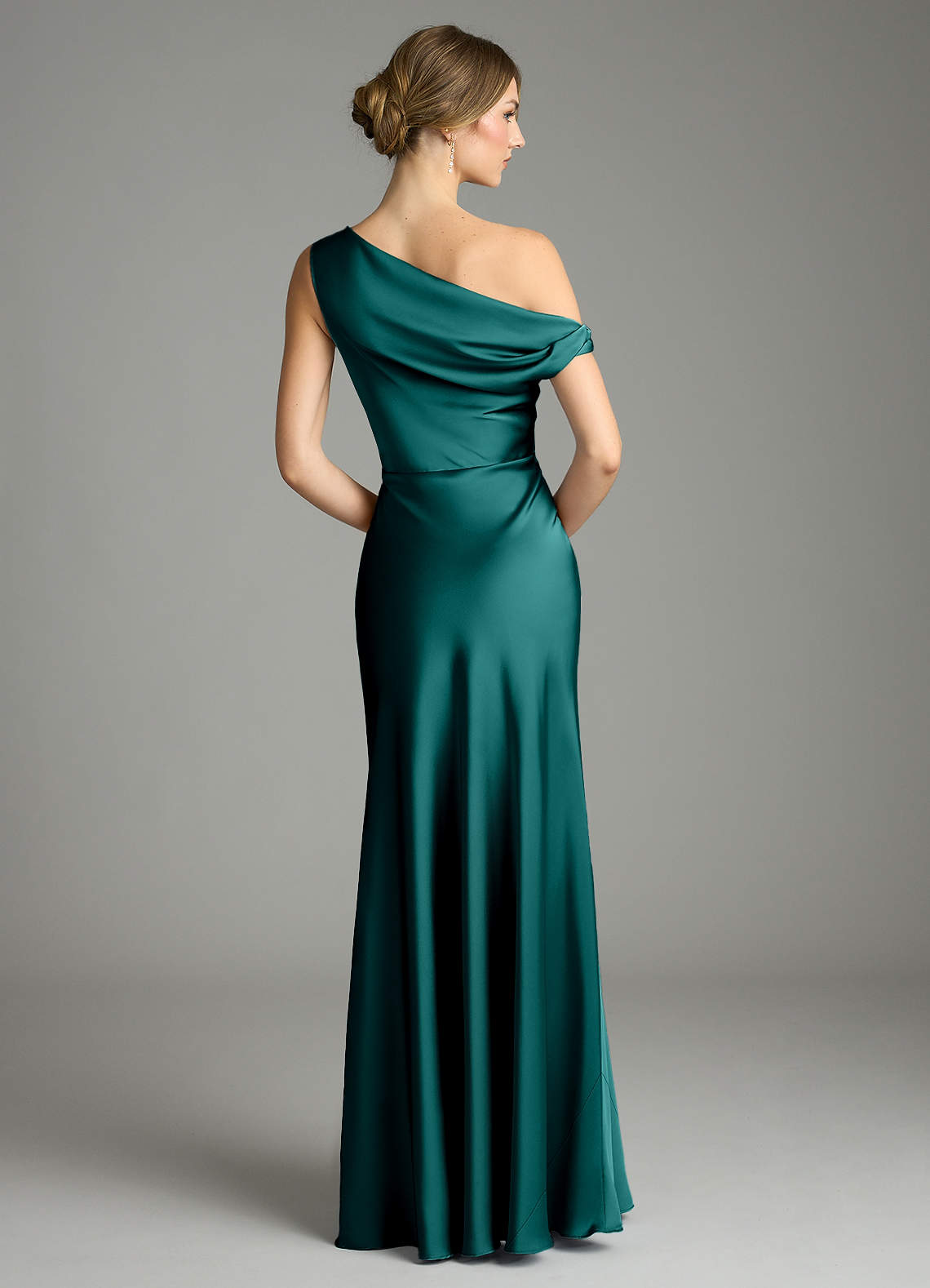 Azazie Emerson Vestidos de damas de honor Vestido de Pavo Real de Satén Elástico de Corte Sirena con Vestidos sin tirantes image2