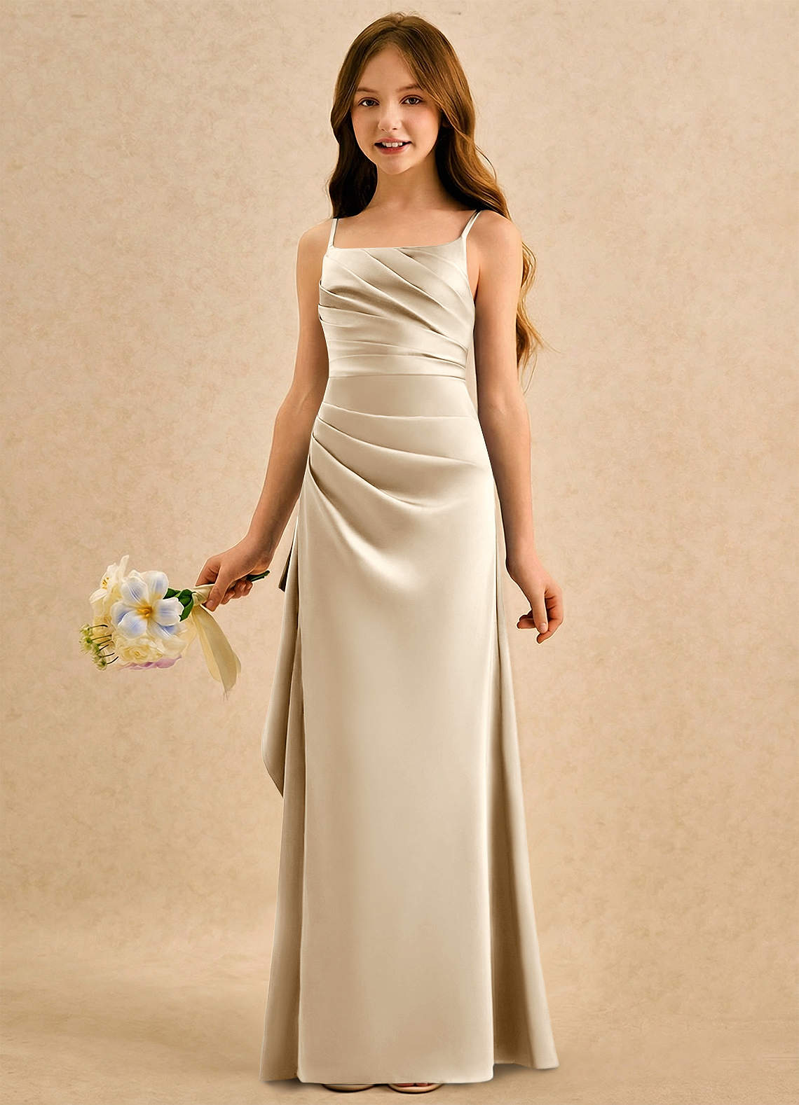 Azazie Cannoli Girls Formal Robe Demoiselle D'honneur Fillette Robe Trapèze en Mat Satiné Plissée Champagne image4