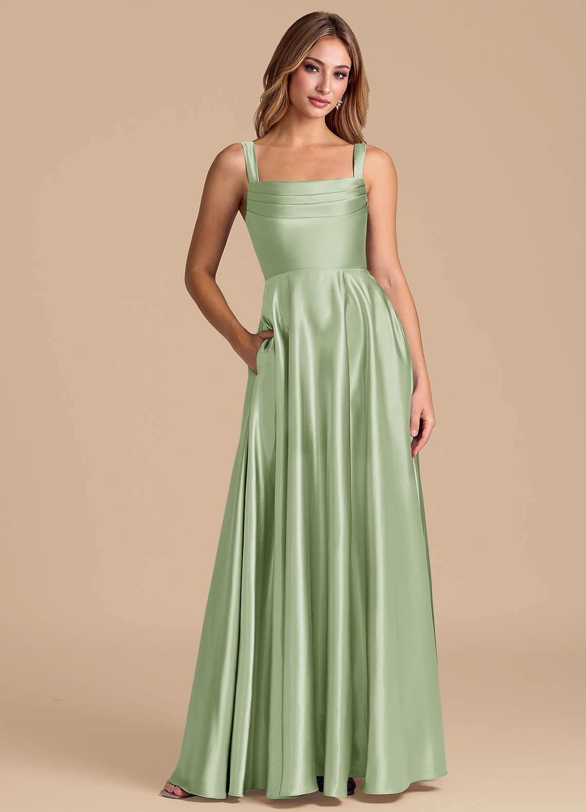 Azazie Shaude 신부 들러리 드레스 A라인 주름진 메탈릭 새틴 바닥 길이 드레스 image1