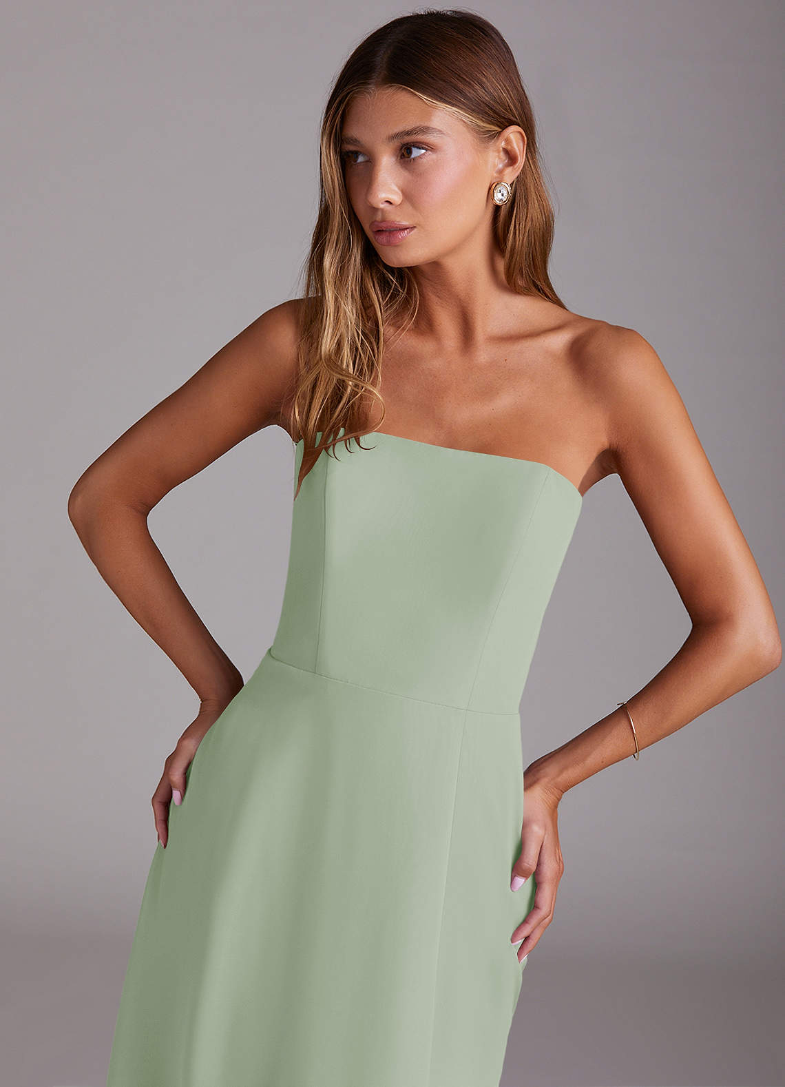 Azazie Wren Robes de demoiselle d'honneur Robe Trapèze en Mousseline de soie Sans bretelles Vert Sauge image4