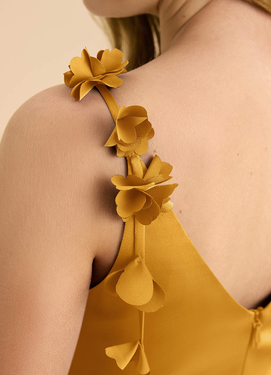 Azazie Gumdrop Junior Robe Empire en Satin extensible Plissée Caramel écossais image7