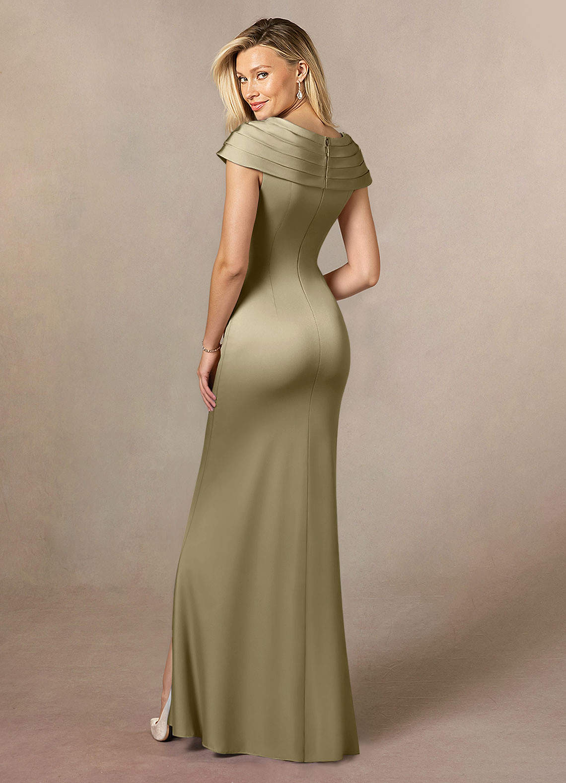 Azazie Anderson vestidos de madre de la novia Vestido de Musgo Verde de Satén Elástico de Corte En A con Plisado image4