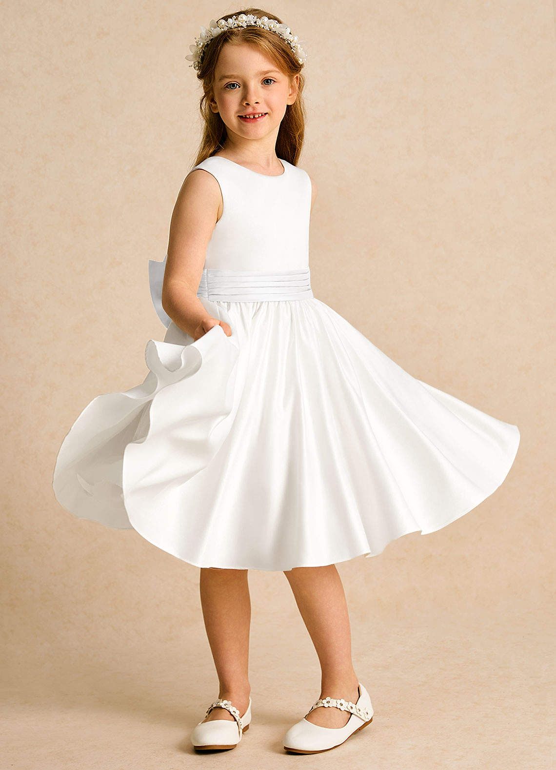 Azazie Sosie Robe Demoiselle D'honneur Fillette Robe Trapèze en Mat Satiné Plissée Ivoire Blanc image4