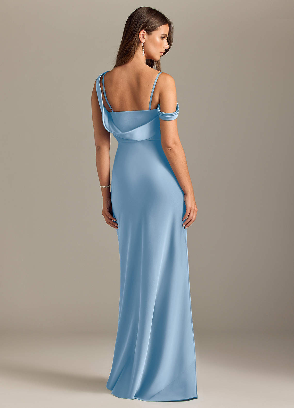 Azazie Madelyn Robes de demoiselle d'honneur Robe Sirène Convertible en Satin extensible Une épaule Poudre Bleue image1