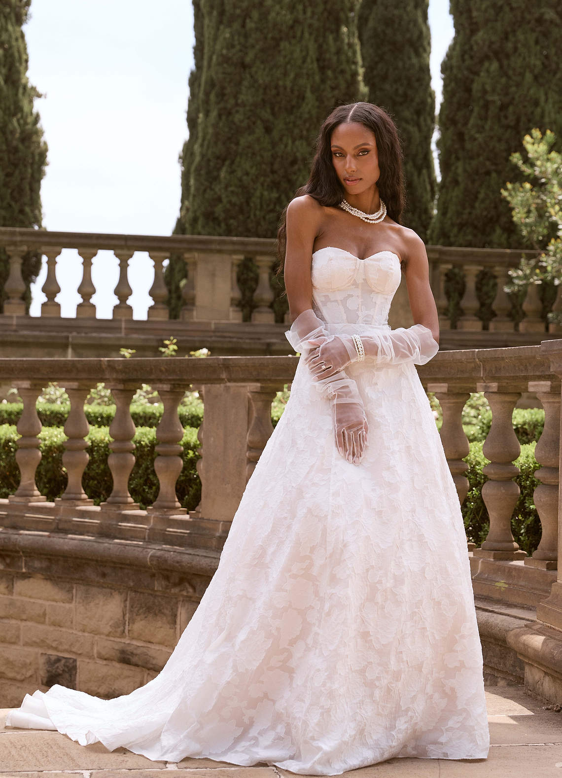 Azazie Meadow Vestidos de novia Vestido de Diamante Blanco de Jacquard Desgastado Floral de Corte Princesa con Sin tirantes image1