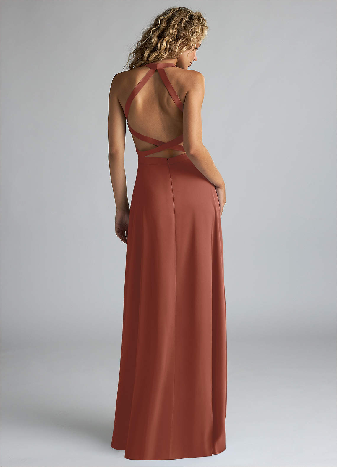 Azazie Clarice Vestidos de damas de honor Vestido de Castaño de Satén Elástico de Corte en A con Cuello Alto image2
