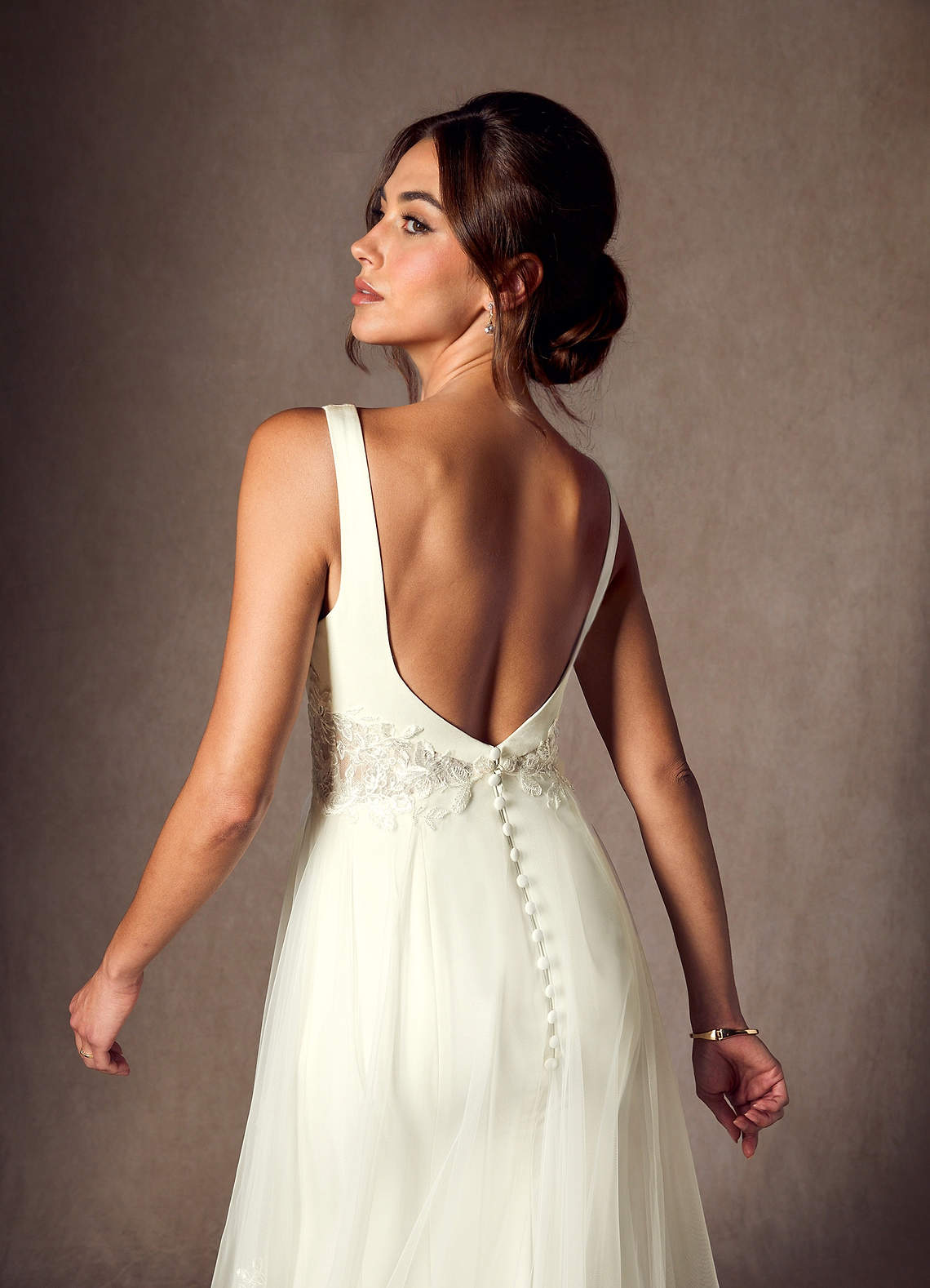 Azazie Ebony Robes de mariée Robe Trapèze en Crêpe Dos Satin Paillettes Crème image5