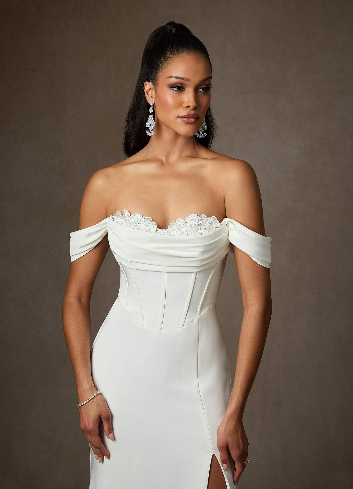 Azazie Viri Robes de mariée Robe Sirène en Crêpe Dos Satin Encolure en Forme de Cœur Blanc De Diamant image1