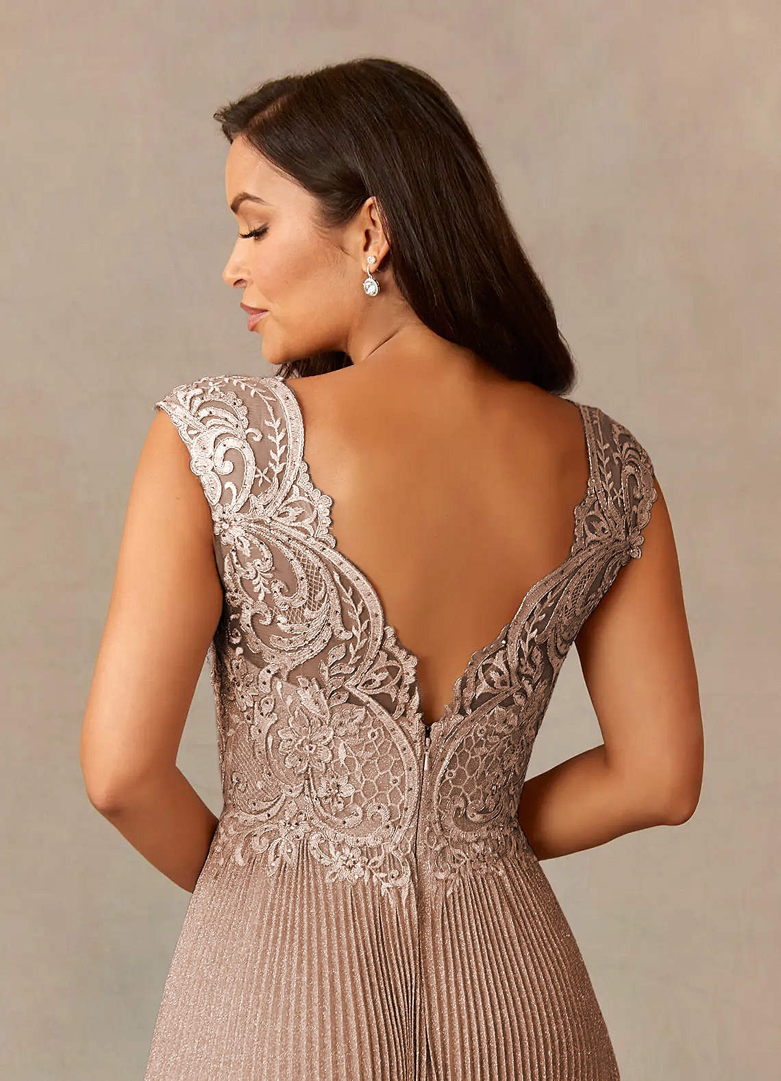 Upstudio Vandalia Mother of the Bride Dresses Dusty Rose A-Line V-Neck Shimmer Knit Dress image5